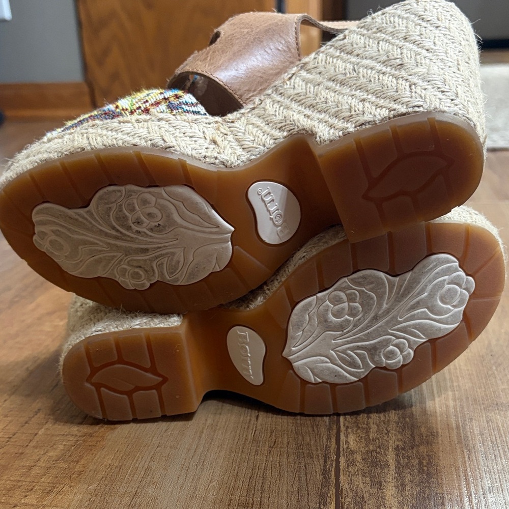Born Brewster Platform Wedge Sandal Tapestry Leather espadrille Heel Size 8M - Picture 8 of 10